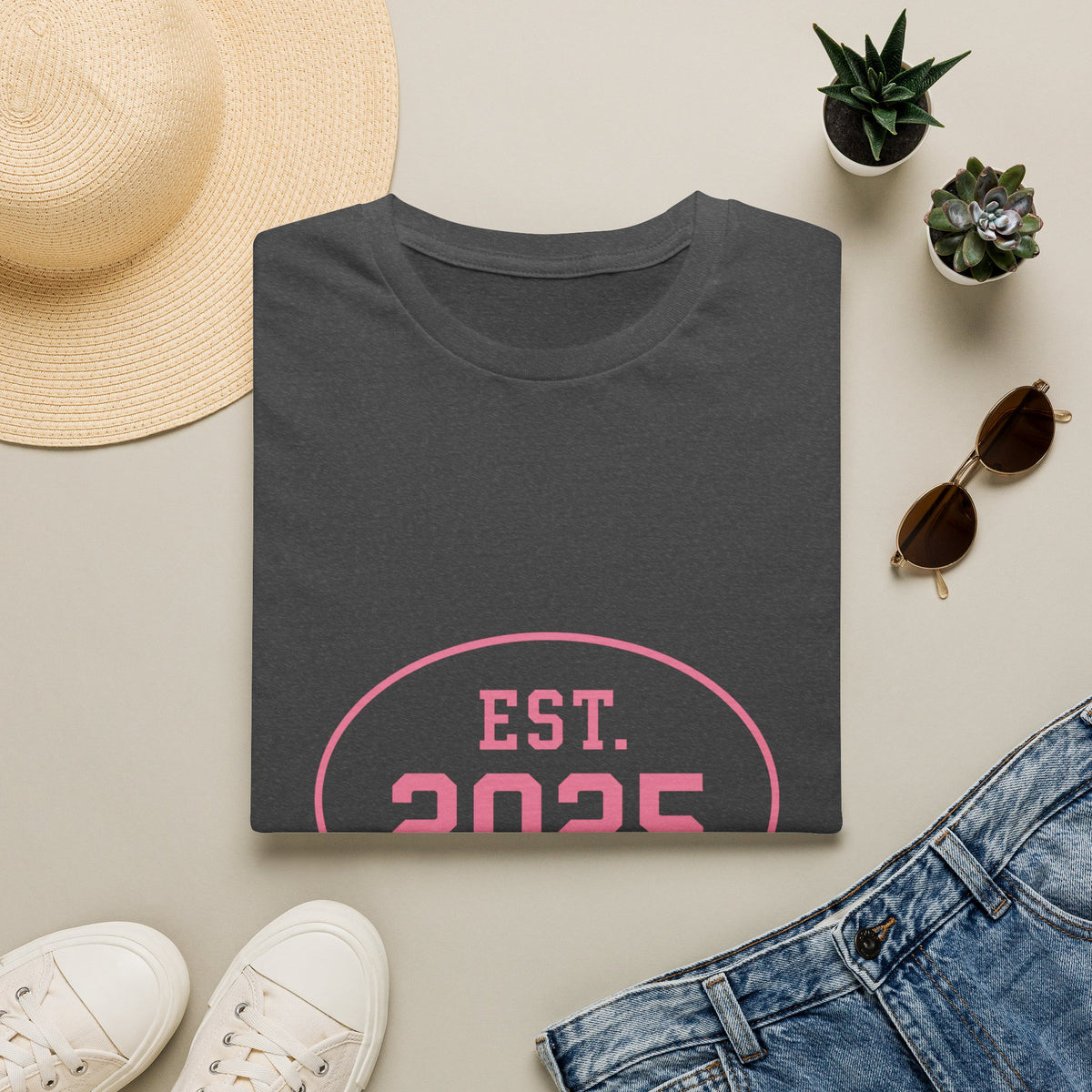 2025 Est. T‑Shirt — Vintage Circle "EST. 2025" Graphic Tee