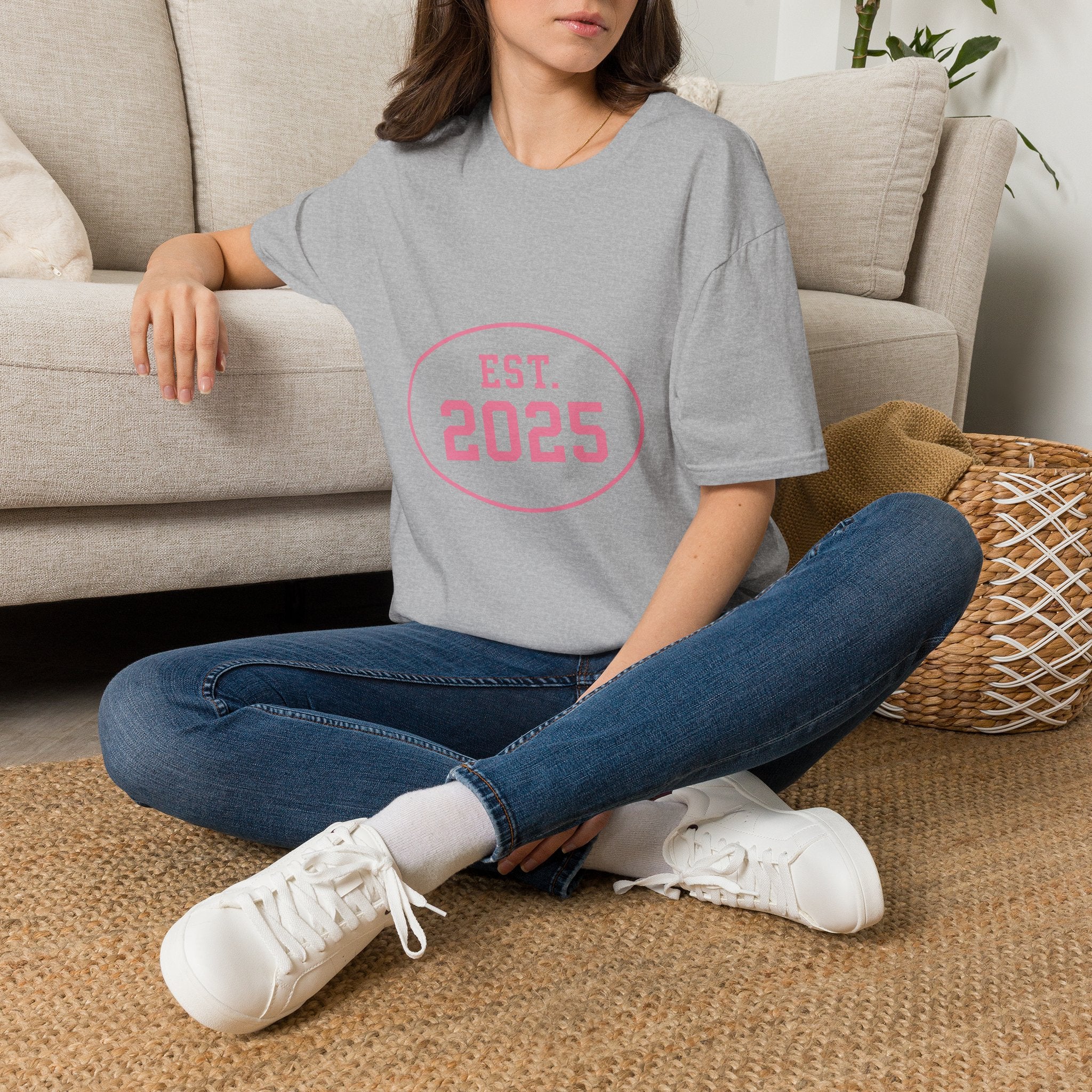 2025 Est. T‑Shirt — Vintage Circle "EST. 2025" Graphic Tee