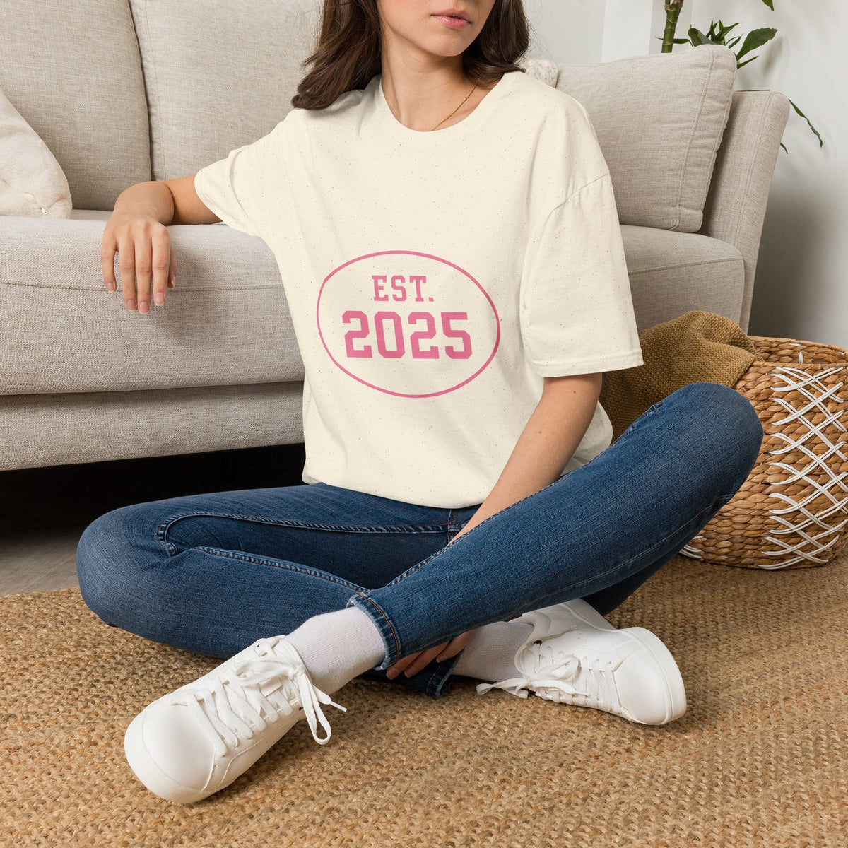 2025 Est. T‑Shirt — Vintage Circle "EST. 2025" Graphic Tee